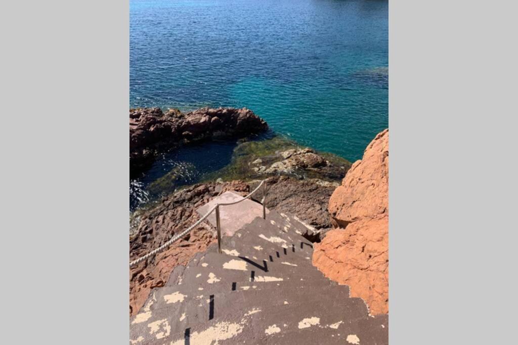 Cap Neree Petit Coin De Paradis Pieds Dans L Eau Saint-Raphaël Exterior foto